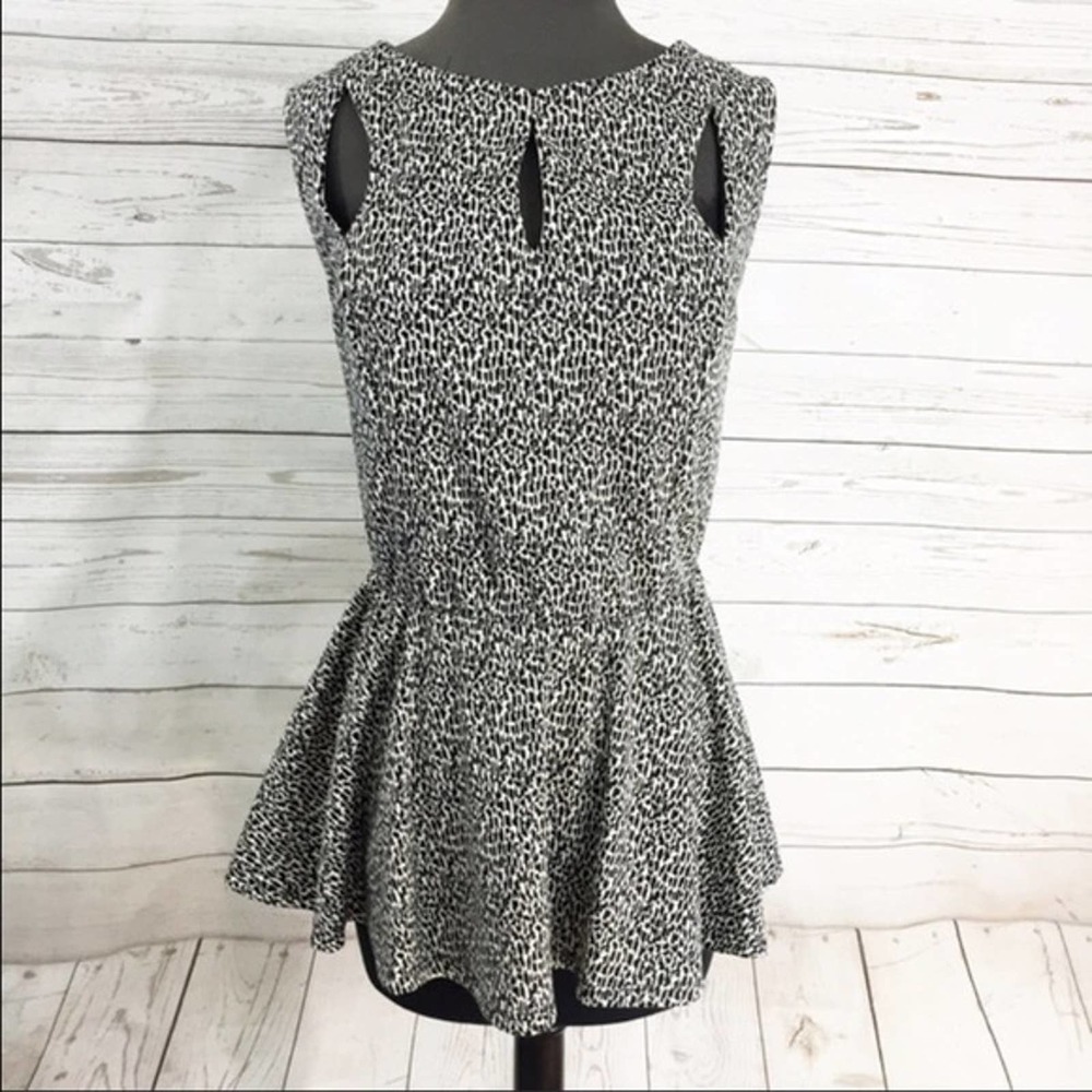 Summer Black & White Peplum keyhole Top 3X - Picture 2 of 4